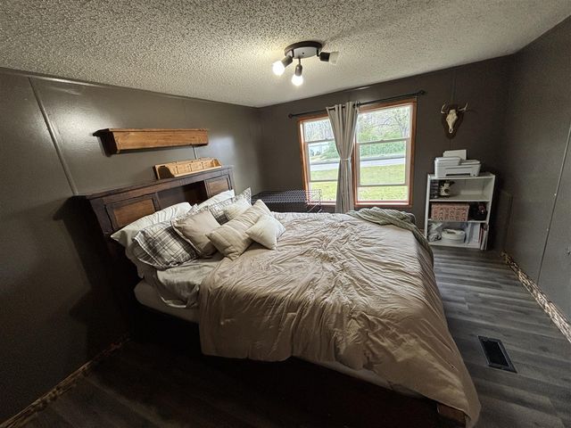 1578 E Pine Hill Avenue, White Cloud, MI 49349