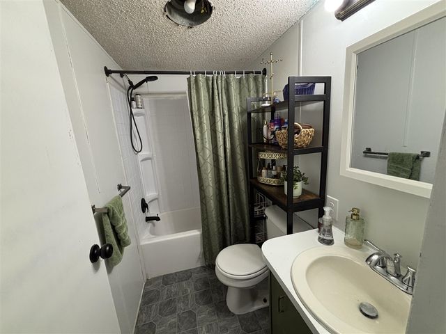 1578 E Pine Hill Avenue, White Cloud, MI 49349