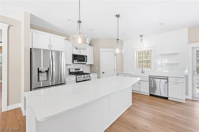 2310 Wilshire Drive, Cortland, OH 44410