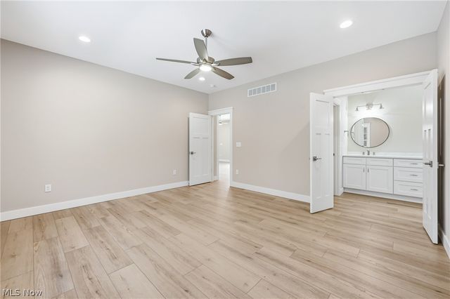 2310 Wilshire Drive, Cortland, OH 44410