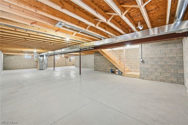 2310 Wilshire Drive, Cortland, OH 44410