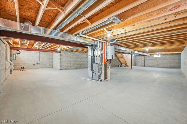 2310 Wilshire Drive, Cortland, OH 44410