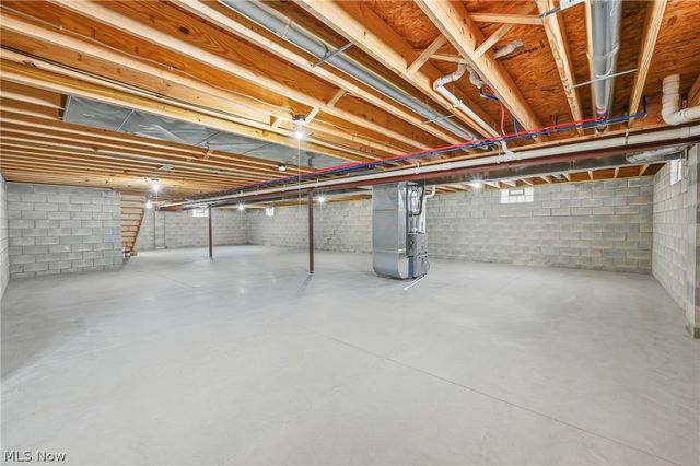 2310 Wilshire Drive, Cortland, OH 44410