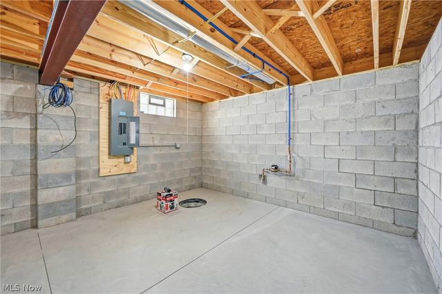 2310 Wilshire Drive, Cortland, OH 44410