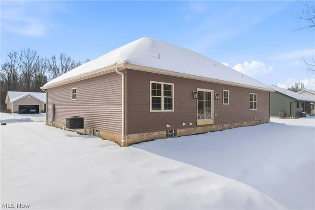 2310 Wilshire Drive, Cortland, OH 44410