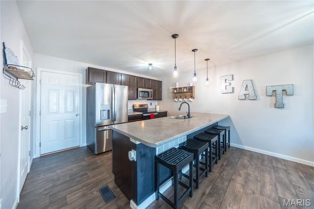 28 Freehold Rock Place, St Charles, MO 63301