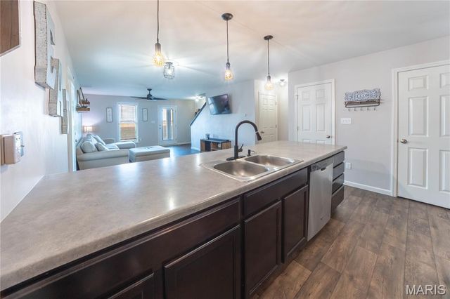 28 Freehold Rock Place, St Charles, MO 63301