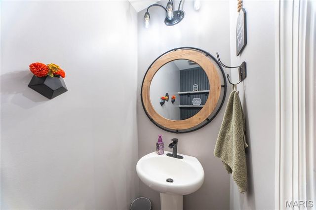 28 Freehold Rock Place, St Charles, MO 63301