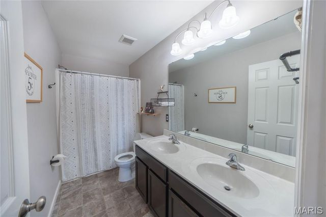 28 Freehold Rock Place, St Charles, MO 63301