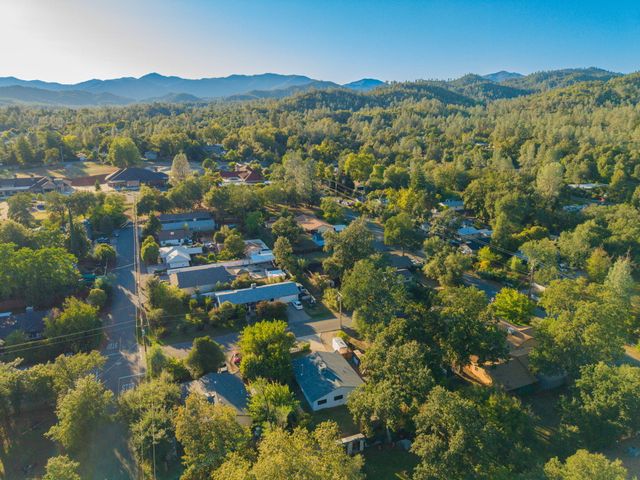 1329 Median Avenue, Shasta Lake, CA 96019