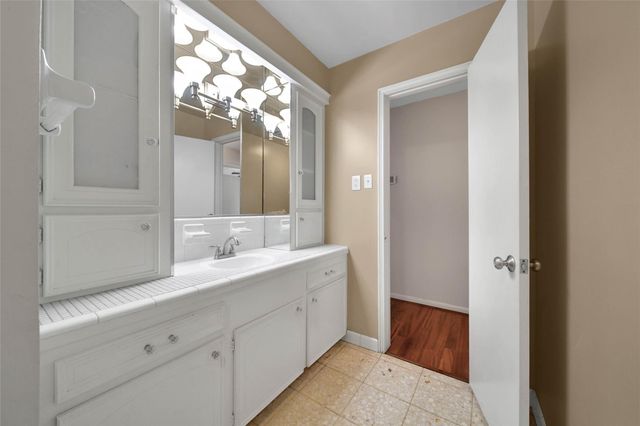 4914 Alba Road, Houston, TX 77018