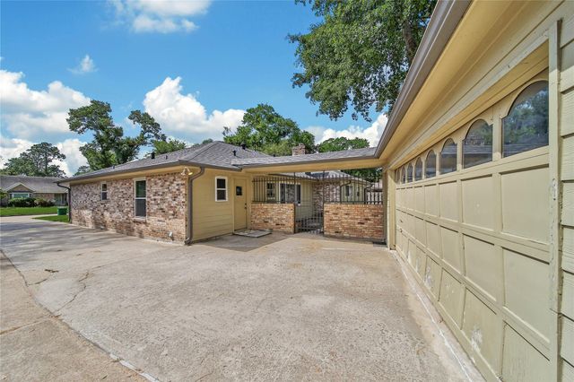 4914 Alba Road, Houston, TX 77018