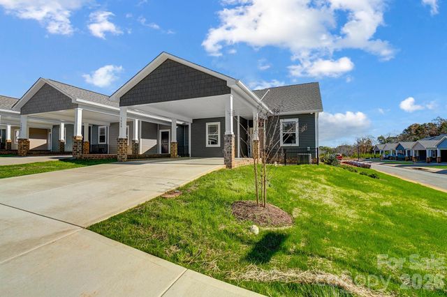 1529 28th Street Place SE, Hickory, NC 28602