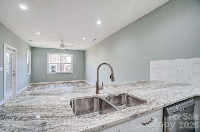 1529 28th Street Place SE, Hickory, NC 28602
