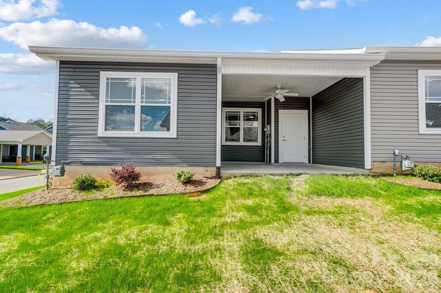 1529 28th Street Place SE, Hickory, NC 28602