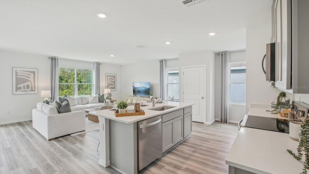 Image 11 of property listing at 12058 NOBLE CHASE PATH, Dade City, FL 33525