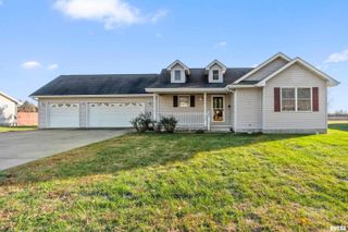 700 W DEAN Street, Virden, IL 62690