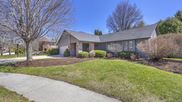 4021 Greenwood COURT, Sheboygan, WI 53081