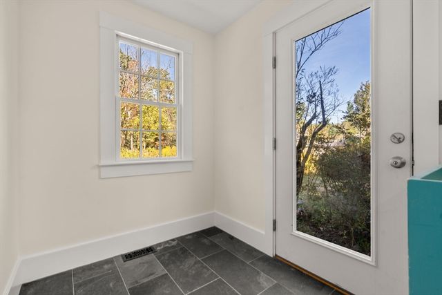 1011 Edmands Rd, Framingham, MA 01701