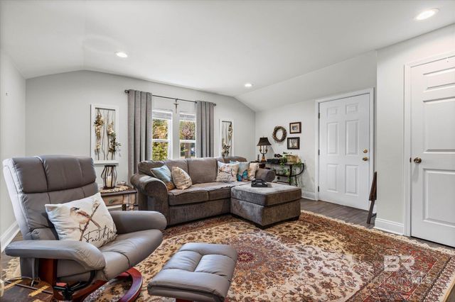 207 W Jefferson Avenue, Summerdale, AL 36580