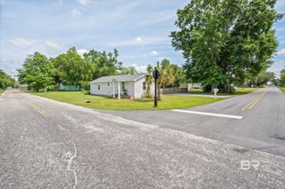 207 W Jefferson Avenue, Summerdale, AL 36580