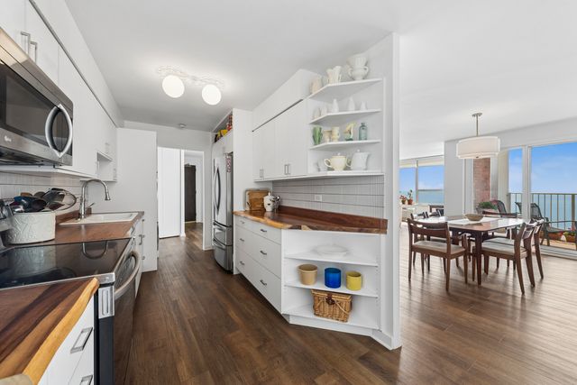 940 W Glenlake Avenue 27A, Chicago, IL 60660