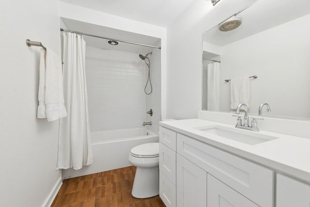 940 W Glenlake Avenue 27A, Chicago, IL 60660