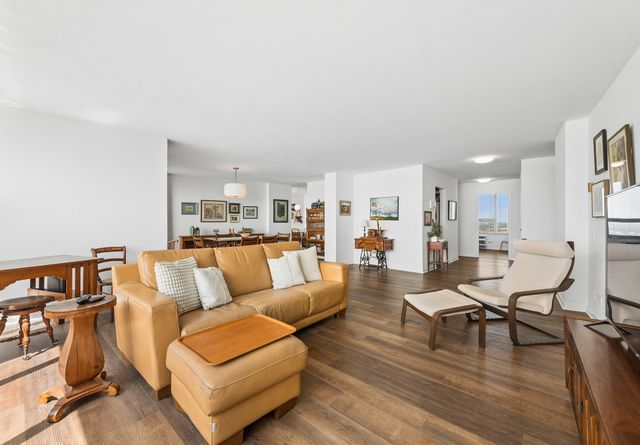 940 W Glenlake Avenue 27A, Chicago, IL 60660