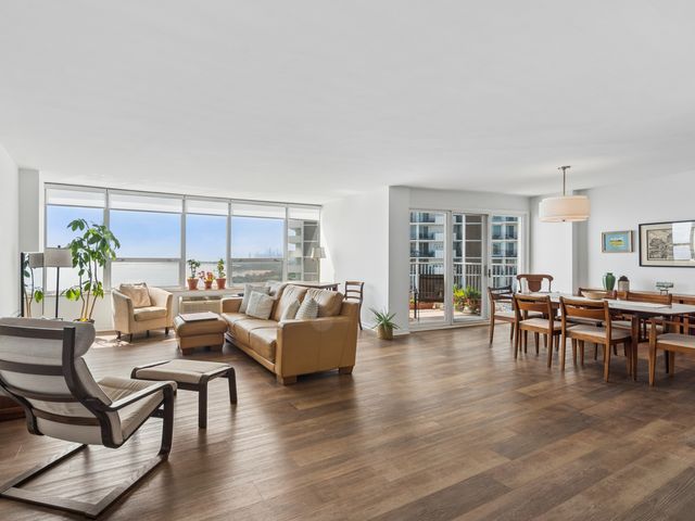 940 W Glenlake Avenue 27A, Chicago, IL 60660
