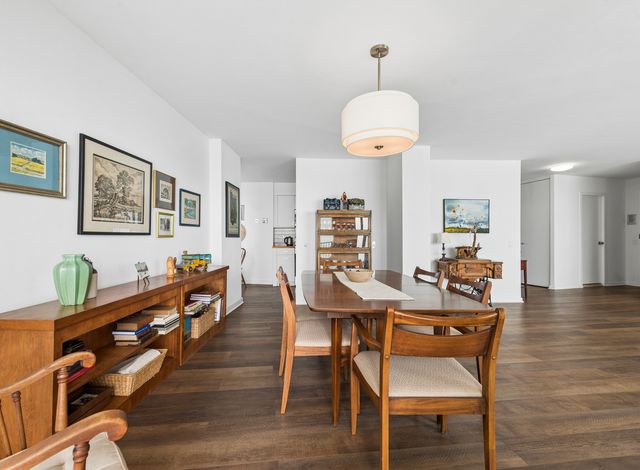 940 W Glenlake Avenue 27A, Chicago, IL 60660