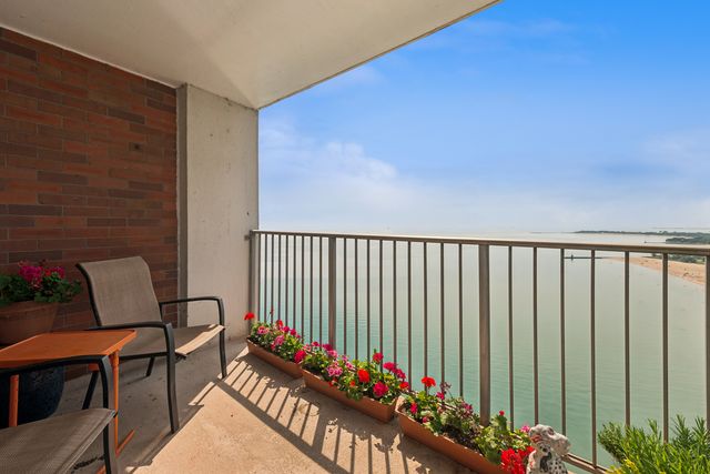 940 W Glenlake Avenue 27A, Chicago, IL 60660