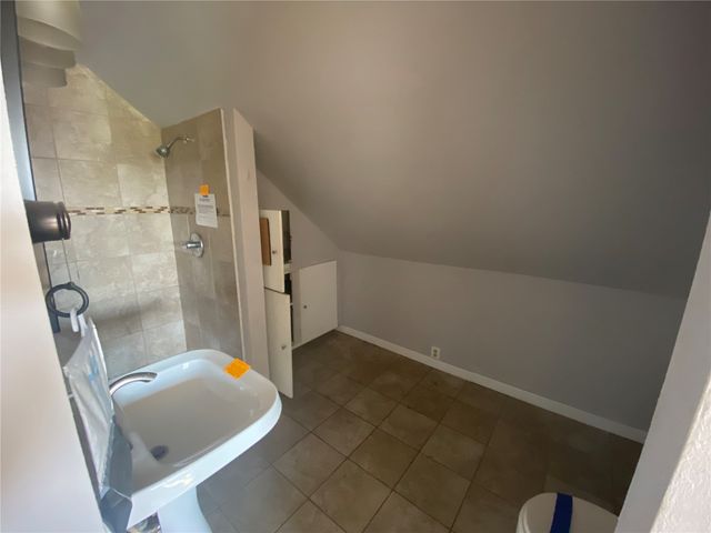 1074 27th Street NE, Cedar Rapids, IA 52402