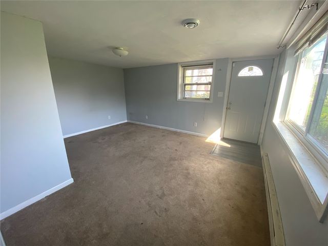 1074 27th Street NE, Cedar Rapids, IA 52402