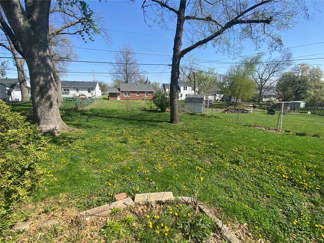 1074 27th Street NE, Cedar Rapids, IA 52402