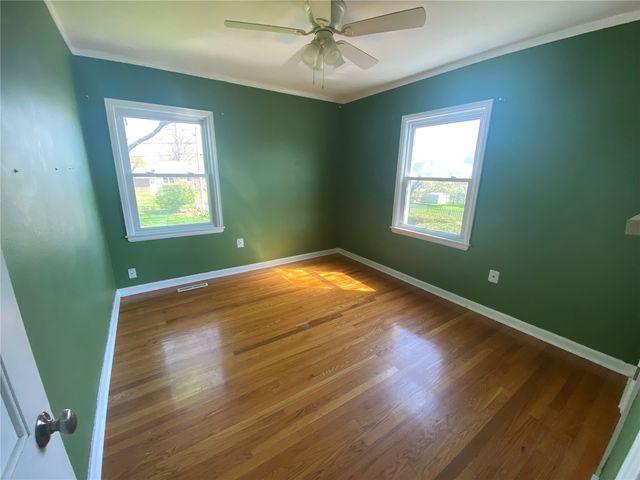 1074 27th Street NE, Cedar Rapids, IA 52402