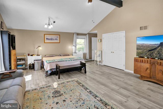 3705 E NEWPORT RD, Intercourse, PA 17534