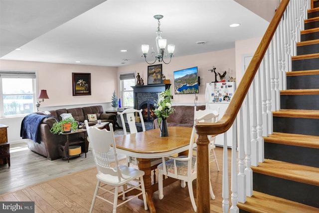 3705 E NEWPORT RD, Intercourse, PA 17534