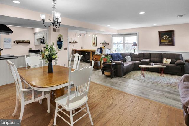 3705 E NEWPORT RD, Intercourse, PA 17534