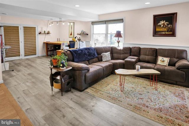 3705 E NEWPORT RD, Intercourse, PA 17534
