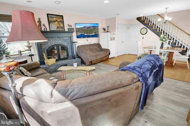 3705 E NEWPORT RD, Intercourse, PA 17534