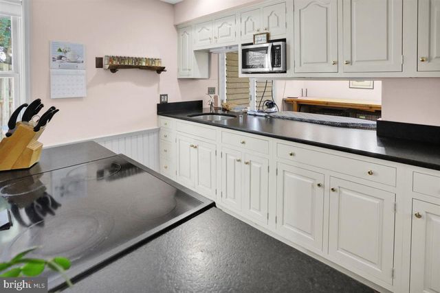 3705 E NEWPORT RD, Intercourse, PA 17534