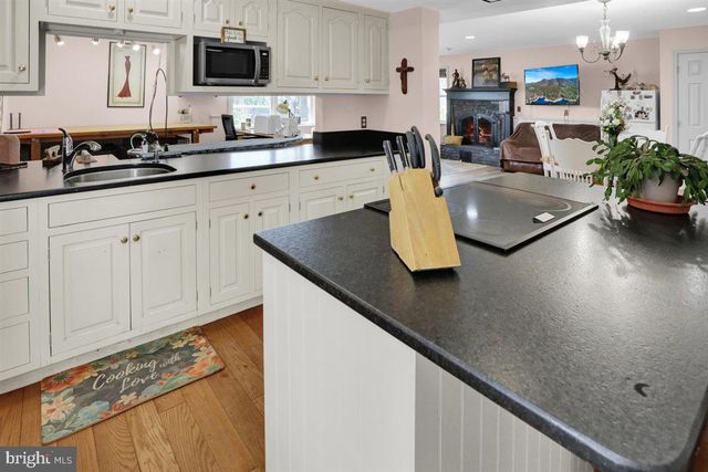 3705 E NEWPORT RD, Intercourse, PA 17534
