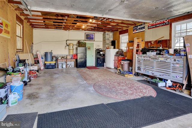3705 E NEWPORT RD, Intercourse, PA 17534
