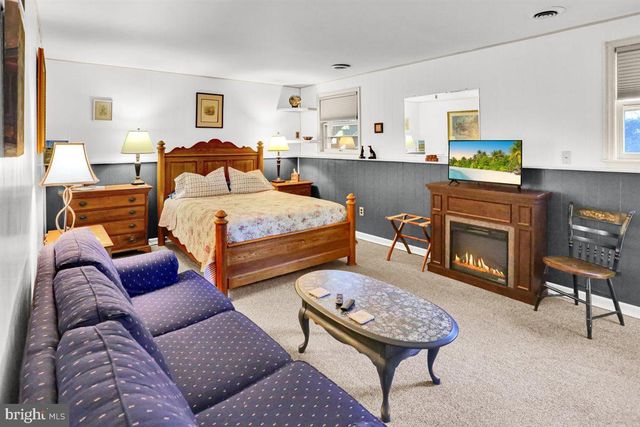 3705 E NEWPORT RD, Intercourse, PA 17534