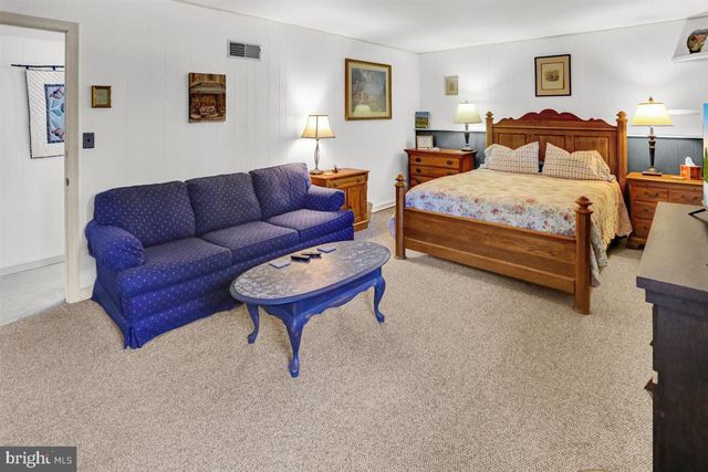 3705 E NEWPORT RD, Intercourse, PA 17534