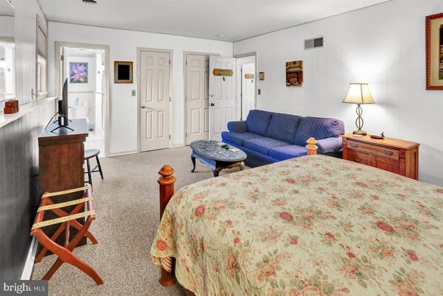 3705 E NEWPORT RD, Intercourse, PA 17534