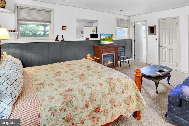 3705 E NEWPORT RD, Intercourse, PA 17534