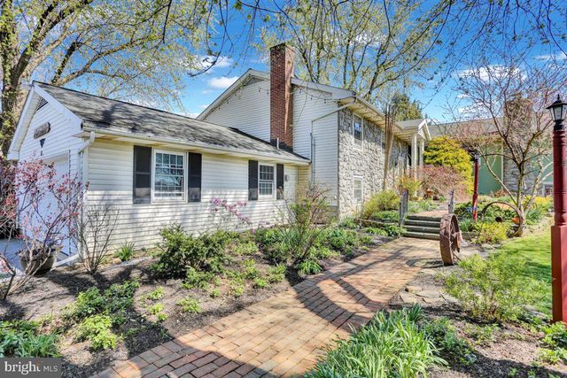 3705 E NEWPORT RD, Intercourse, PA 17534