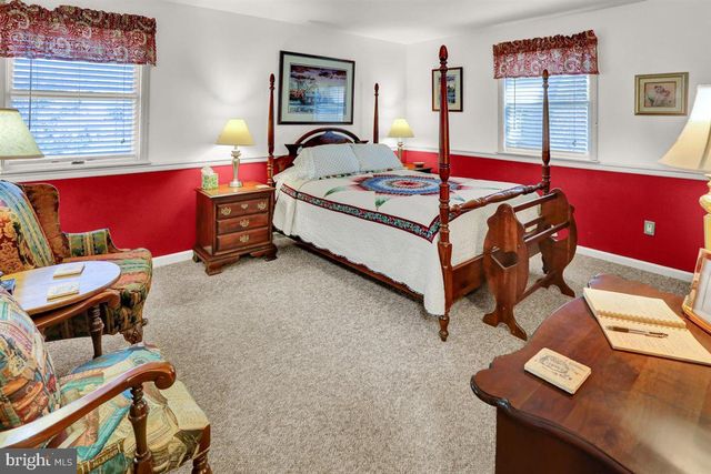 3705 E NEWPORT RD, Intercourse, PA 17534