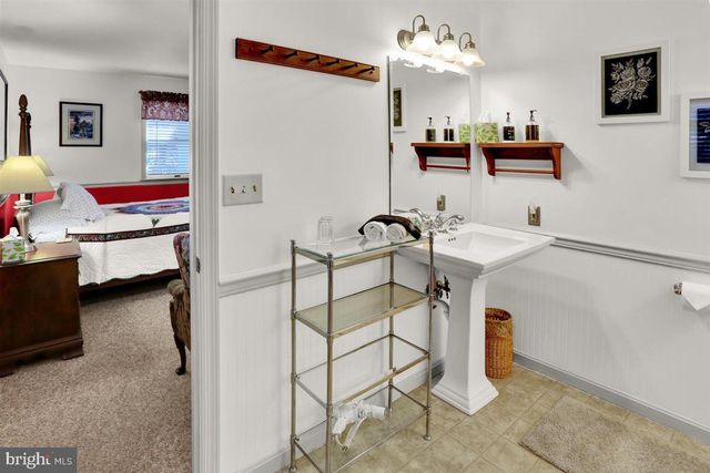 3705 E NEWPORT RD, Intercourse, PA 17534